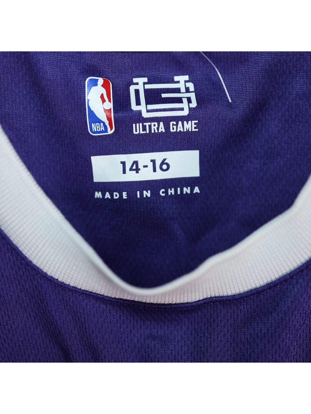 Los Angeles Lakers LeBron James #23 Jersey - Picture 2 of 4